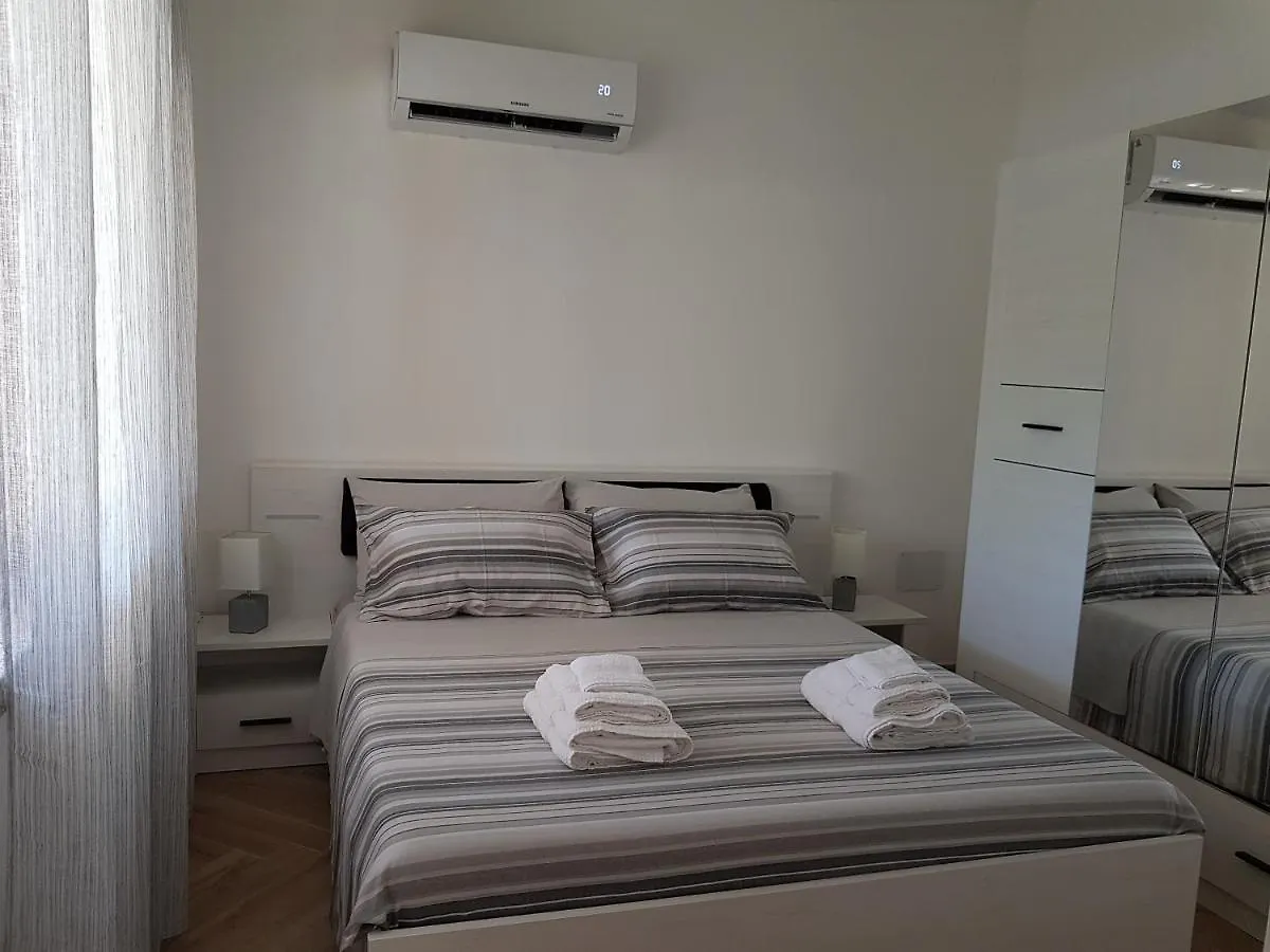 Villa Cottage Vacanze La Maddalena La Maddalena  Italy